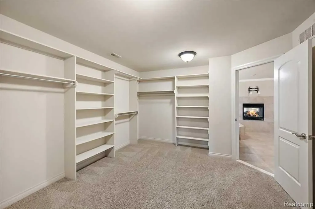 2885 Ambleside Court Oakland Charter Township MI 48306