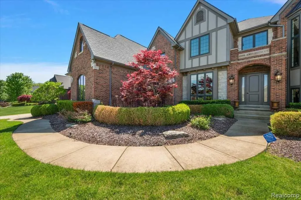 2885 Ambleside Court Oakland Charter Township MI 48306