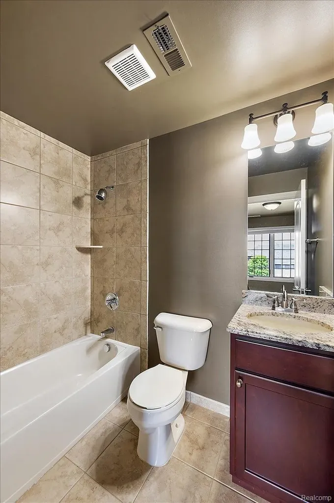 2885 Ambleside Court Oakland Charter Township MI 48306