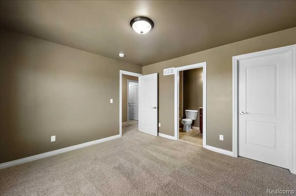 2885 Ambleside Court Oakland Charter Township MI 48306