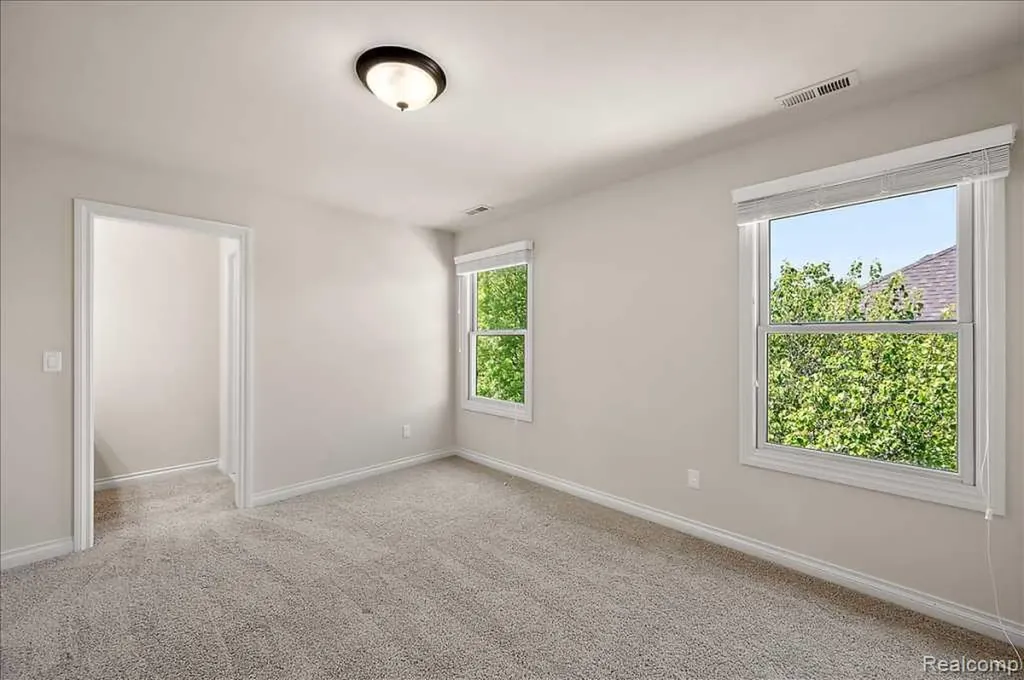 2885 Ambleside Court Oakland Charter Township MI 48306