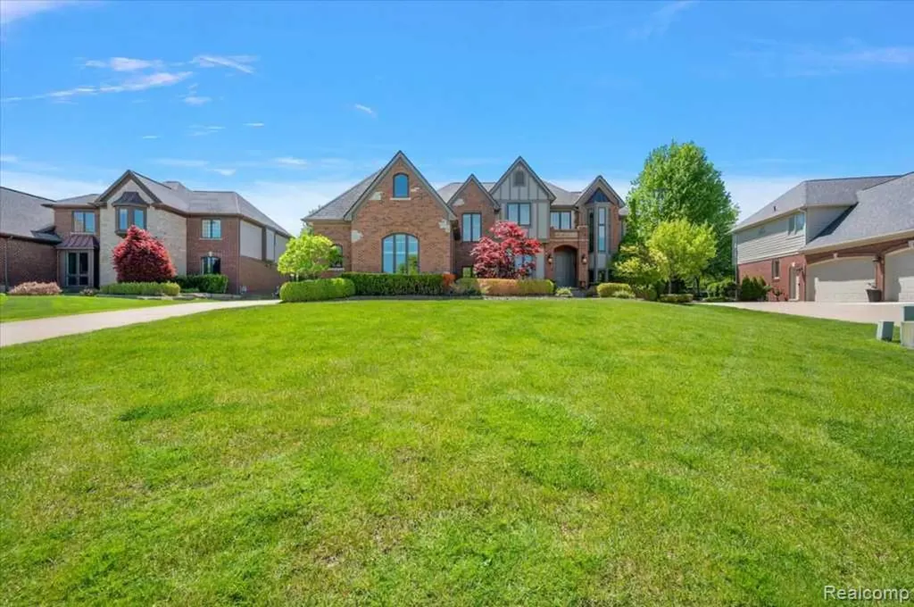 2885 Ambleside Court Oakland Charter Township MI 48306
