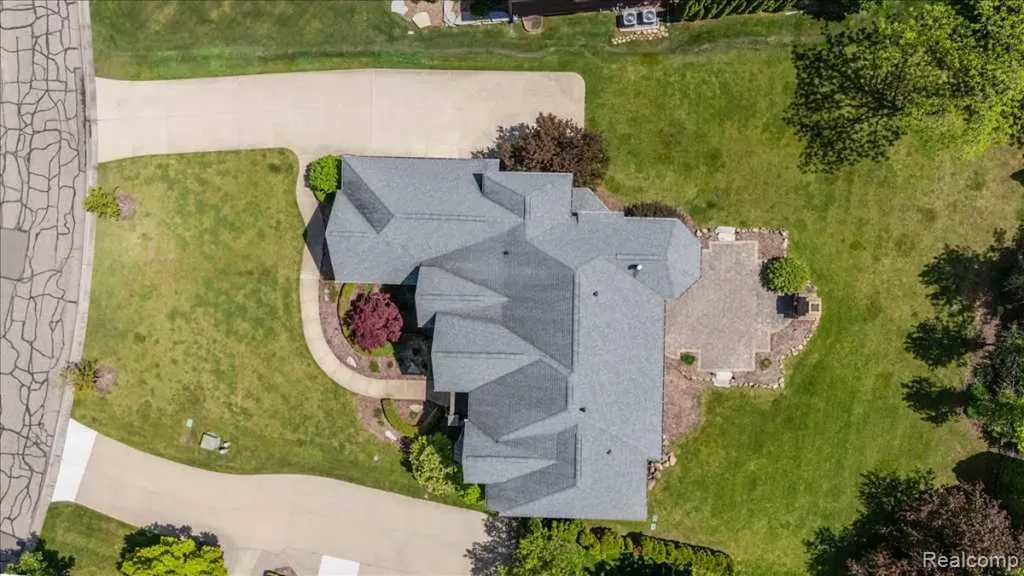 2885 Ambleside Court Oakland Charter Township MI 48306