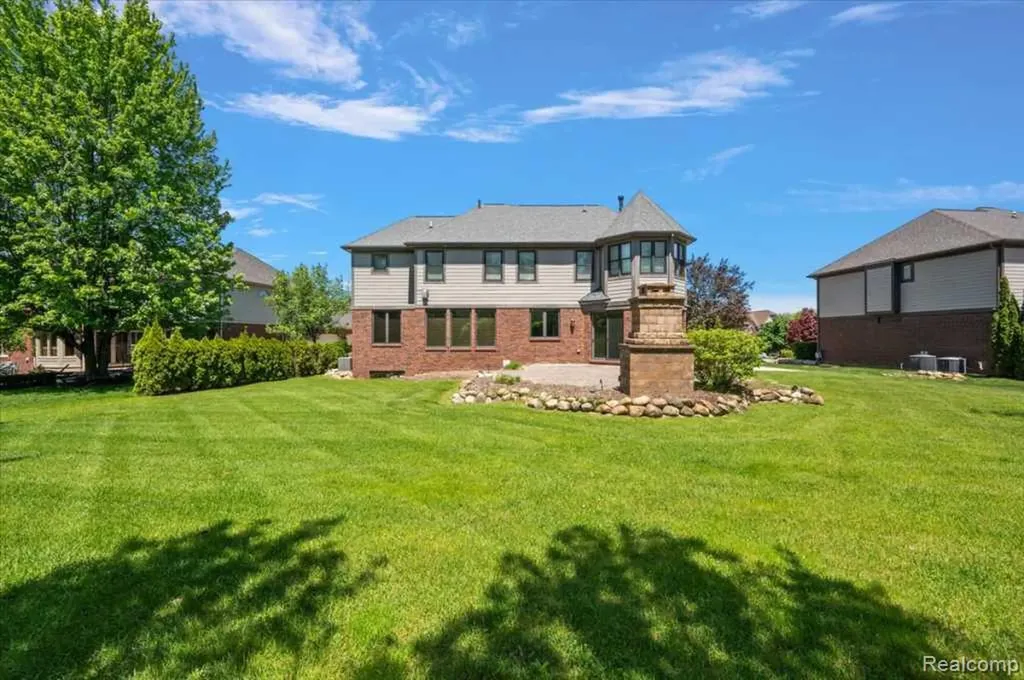 2885 Ambleside Court Oakland Charter Township MI 48306
