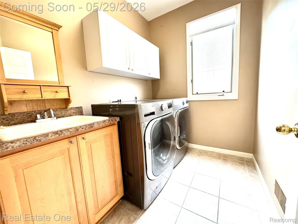 1215 Letica Drive Rochester City MI 48307