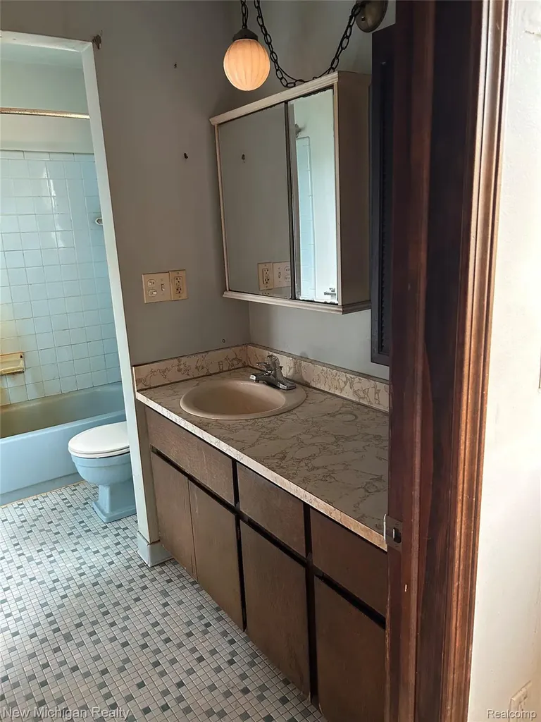 895 Garner N Milford Charter Township MI 48380