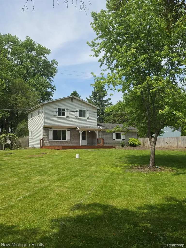 895 Garner N Milford Charter Township MI 48380