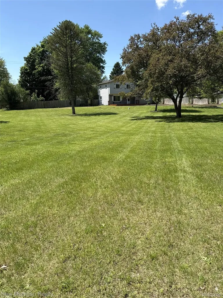 895 Garner N Milford Charter Township MI 48380