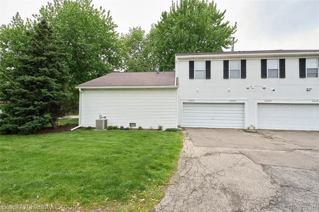 22625 Martin Road St. Clair Shores City MI 48081