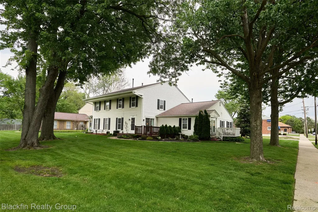 22625 Martin Road St. Clair Shores City MI 48081