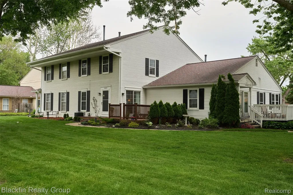 22625 Martin Road St. Clair Shores City MI 48081