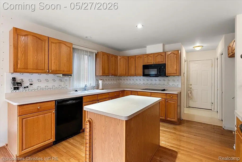 47274 Hunters Park Drive Plymouth Charter Township MI 48170