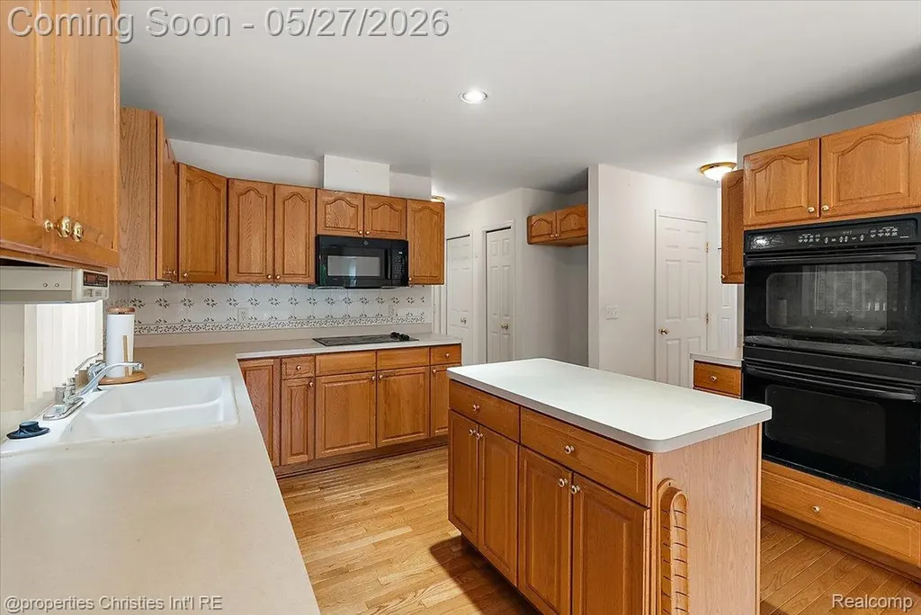 47274 Hunters Park Drive Plymouth Charter Township MI 48170
