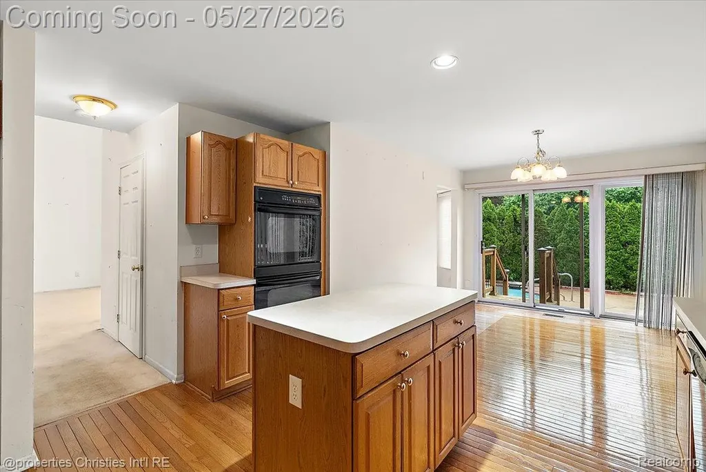 47274 Hunters Park Drive Plymouth Charter Township MI 48170