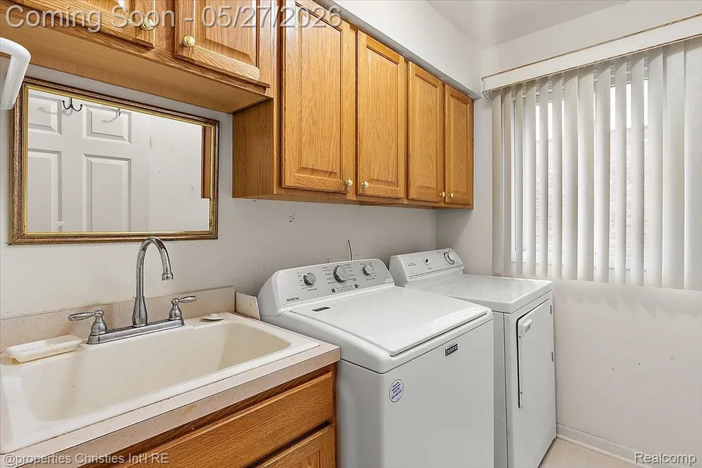 47274 Hunters Park Drive Plymouth Charter Township MI 48170