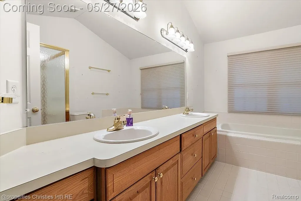 47274 Hunters Park Drive Plymouth Charter Township MI 48170