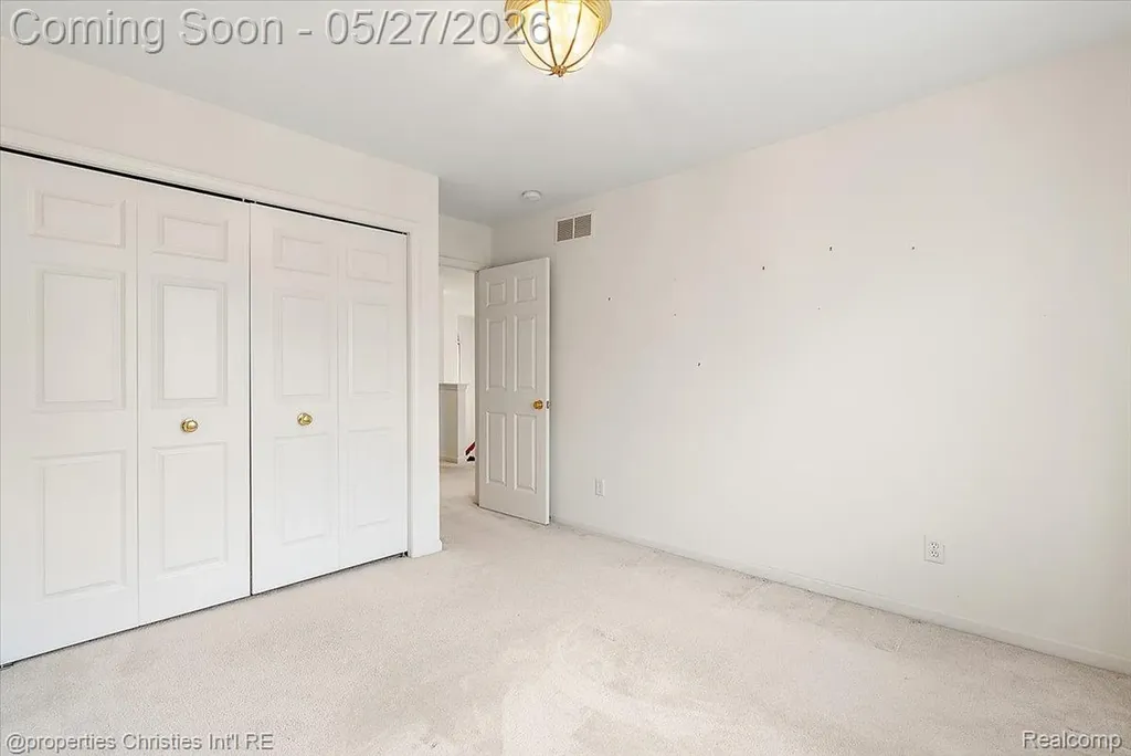 47274 Hunters Park Drive Plymouth Charter Township MI 48170