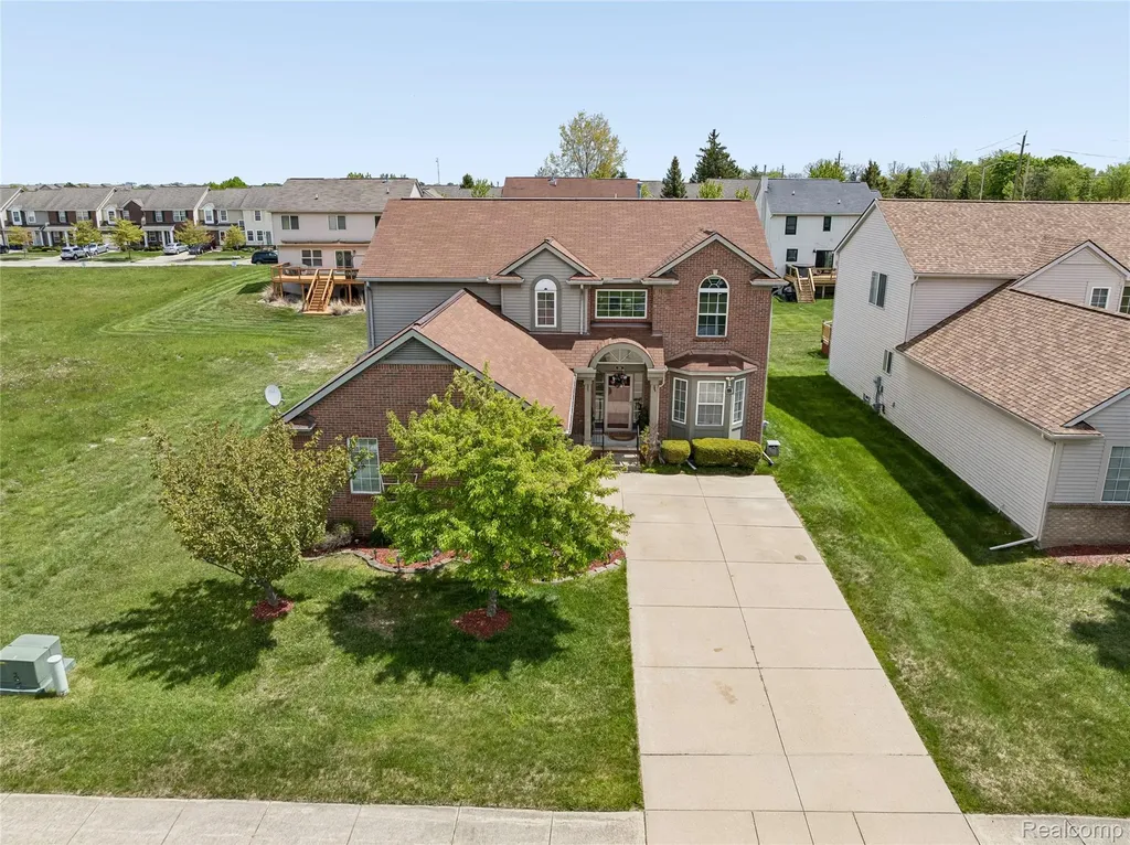 216 Tucker Street Pontiac City MI 48341