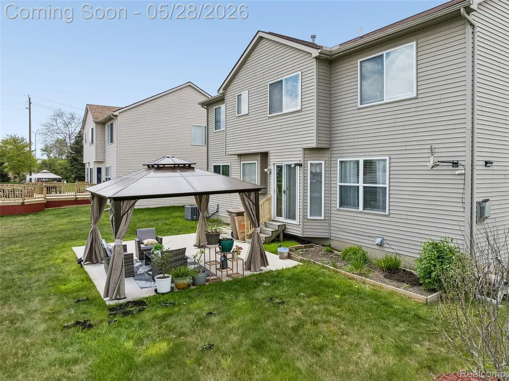 216 Tucker Street Pontiac City MI 48341