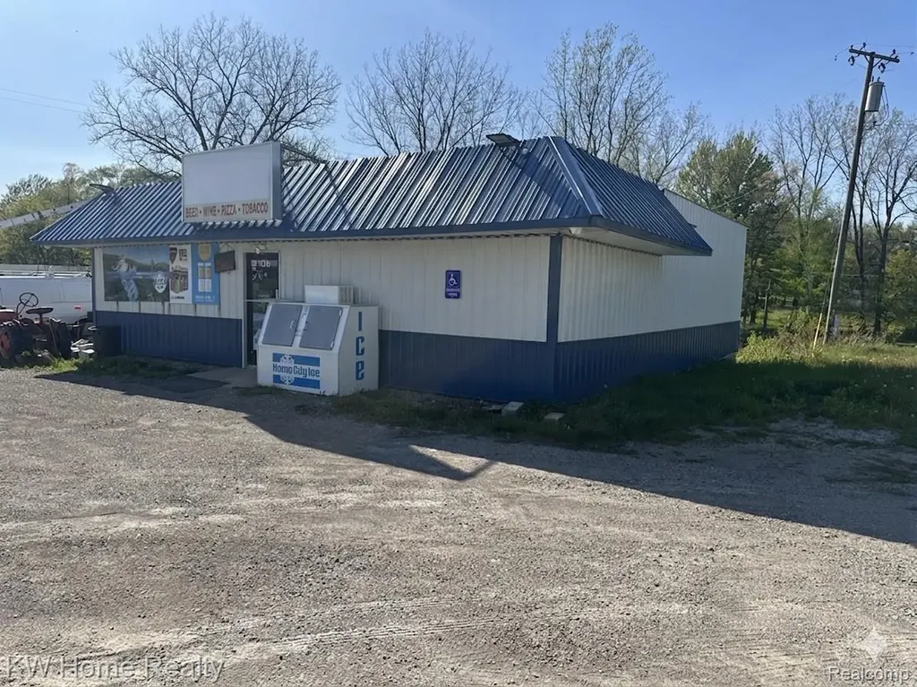 3497 E Sanilac Road Caro City MI 48723