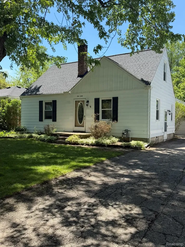160 Ascot Avenue Waterford Charter Township MI 48328