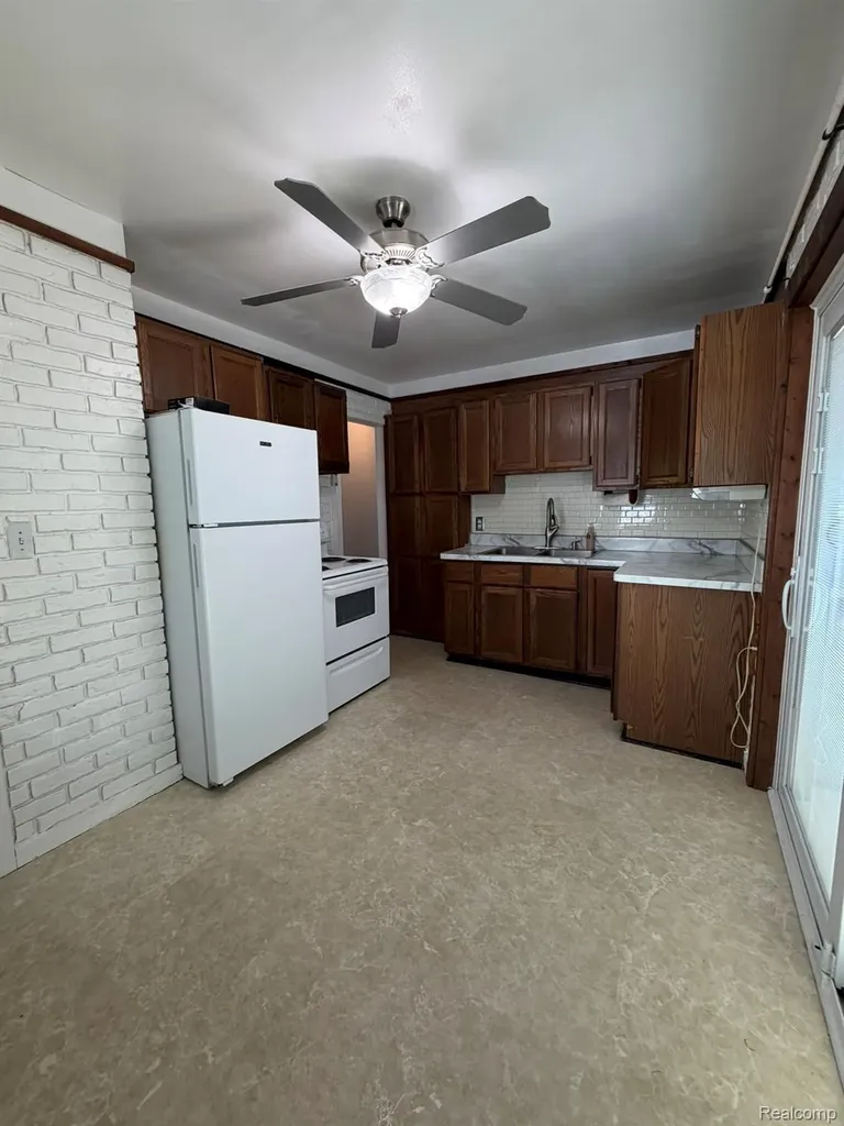 160 Ascot Avenue Waterford Charter Township MI 48328