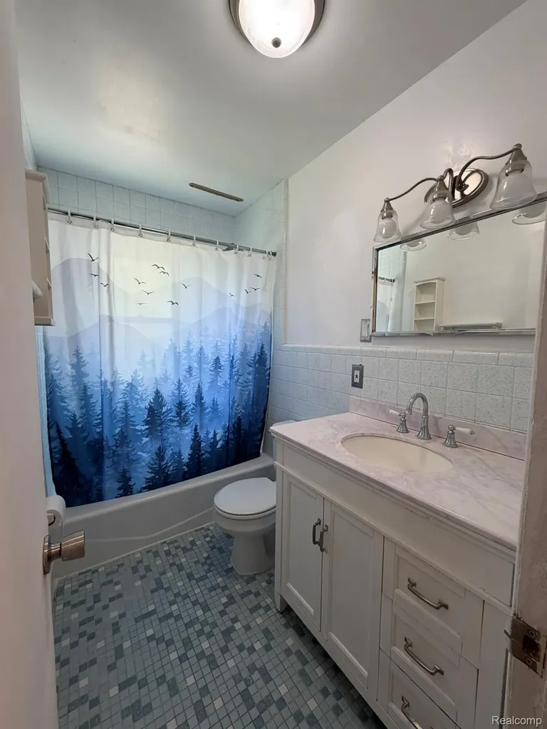 160 Ascot Avenue Waterford Charter Township MI 48328