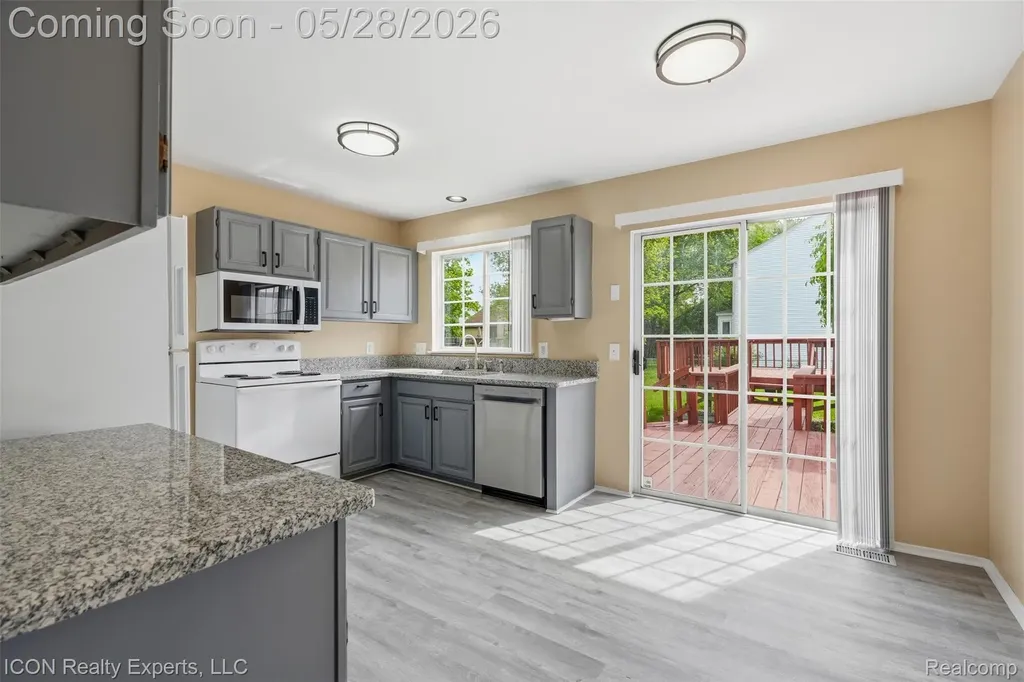 1028 Knightsbridge Road Canton Charter Township MI 48187