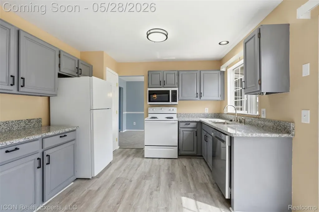 1028 Knightsbridge Road Canton Charter Township MI 48187