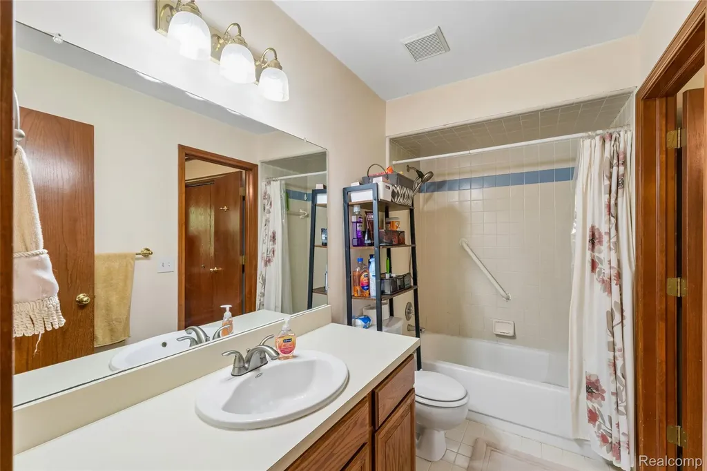 3583 Yardly Court Sterling Heights City MI 48310
