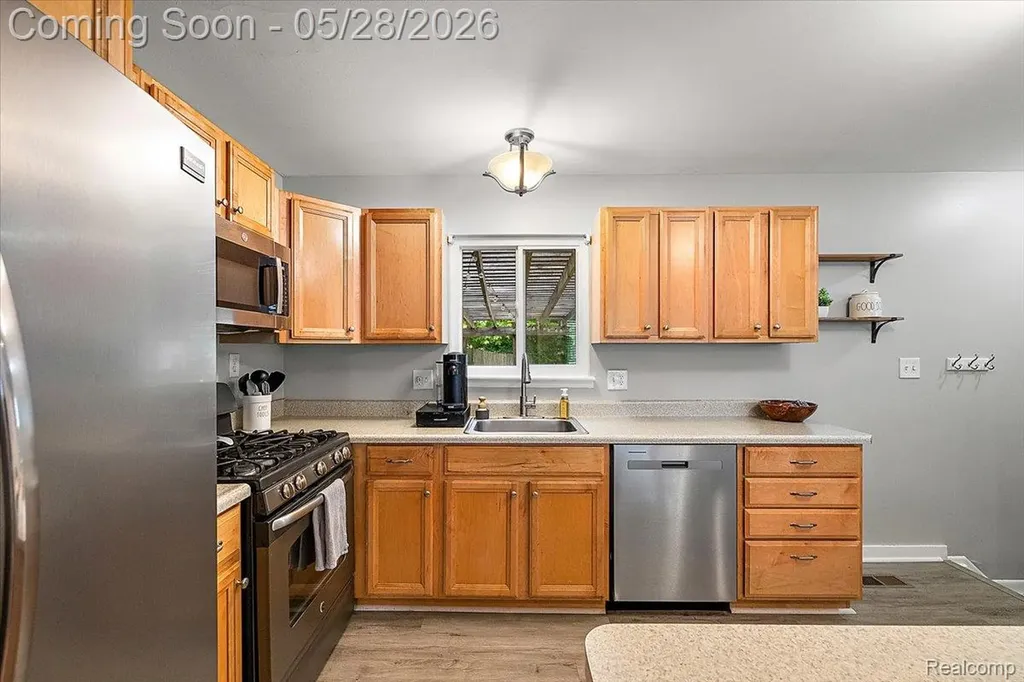 23015 Tuck Road Farmington Hills City MI 48336
