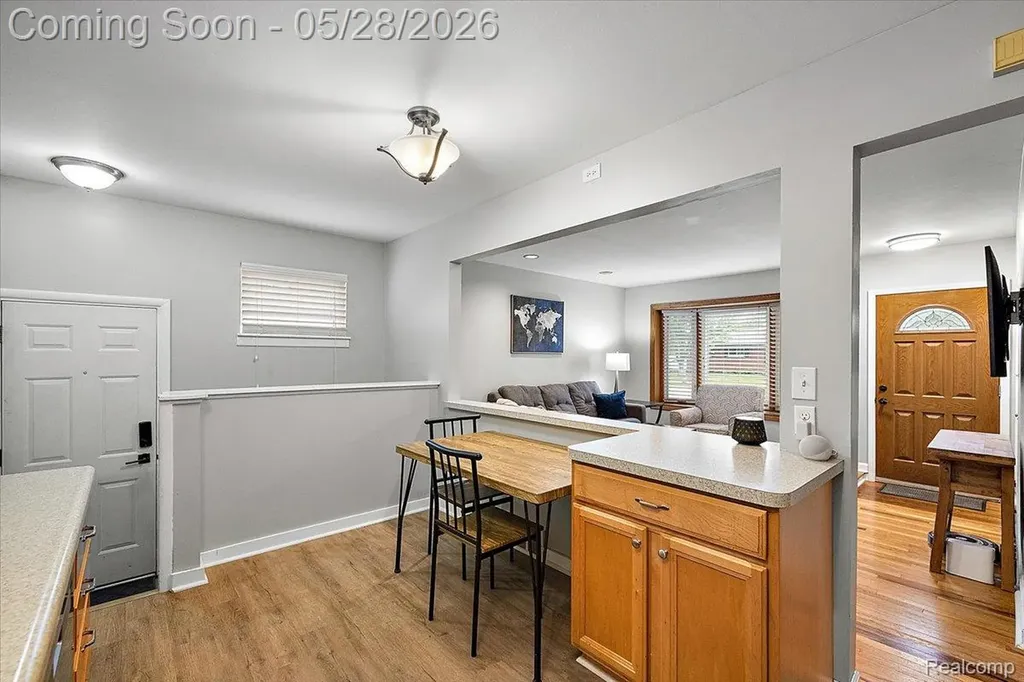 23015 Tuck Road Farmington Hills City MI 48336