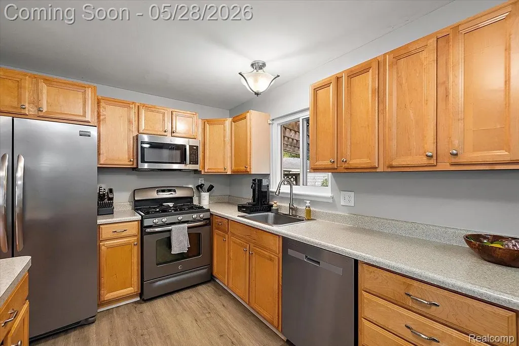 23015 Tuck Road Farmington Hills City MI 48336
