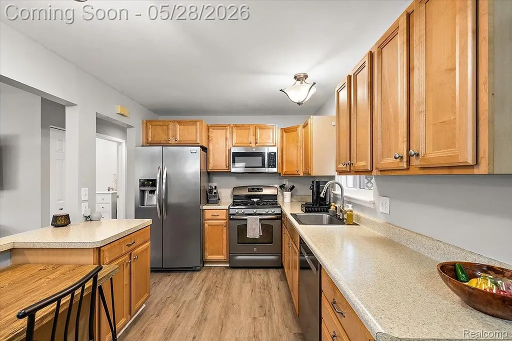 23015 Tuck Road Farmington Hills City MI 48336