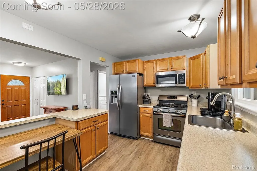 23015 Tuck Road Farmington Hills City MI 48336