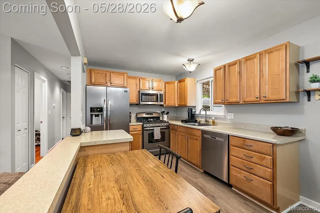 23015 Tuck Road Farmington Hills City MI 48336