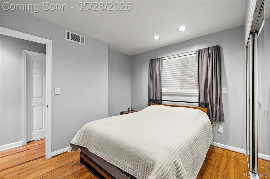 23015 Tuck Road Farmington Hills City MI 48336