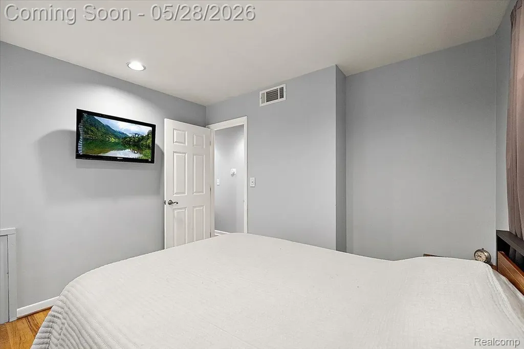 23015 Tuck Road Farmington Hills City MI 48336