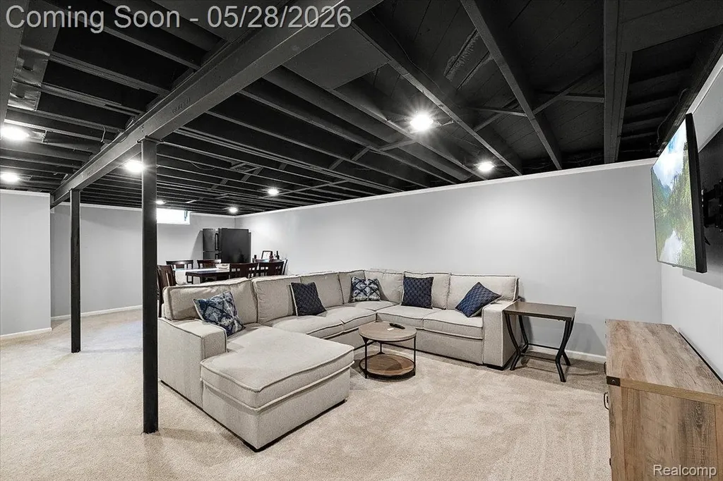 23015 Tuck Road Farmington Hills City MI 48336