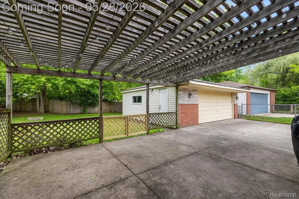 23015 Tuck Road Farmington Hills City MI 48336