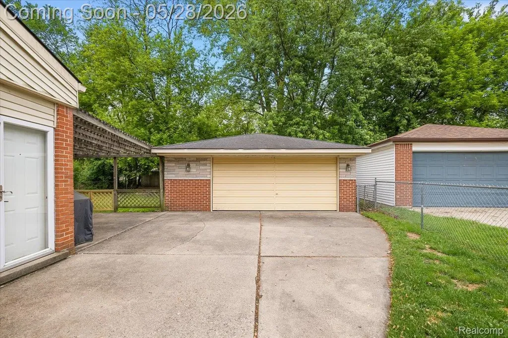 23015 Tuck Road Farmington Hills City MI 48336
