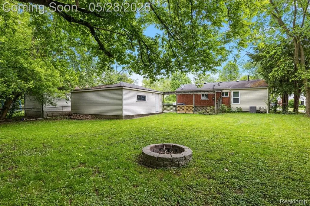 23015 Tuck Road Farmington Hills City MI 48336