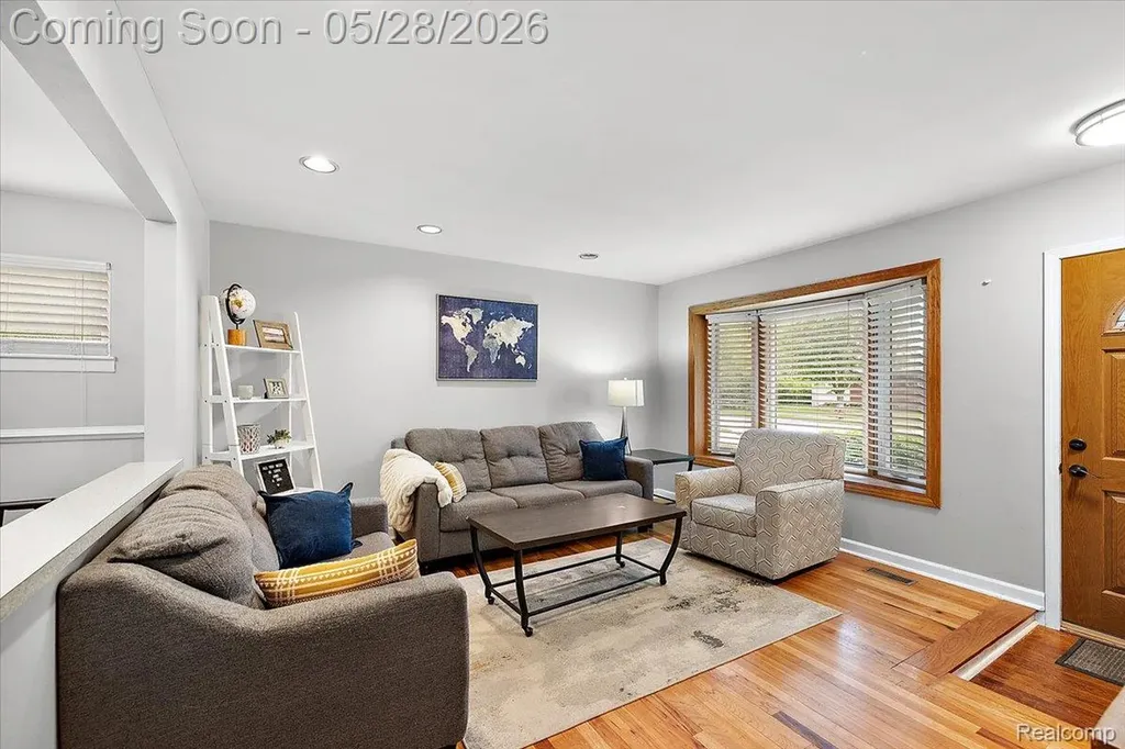 23015 Tuck Road Farmington Hills City MI 48336