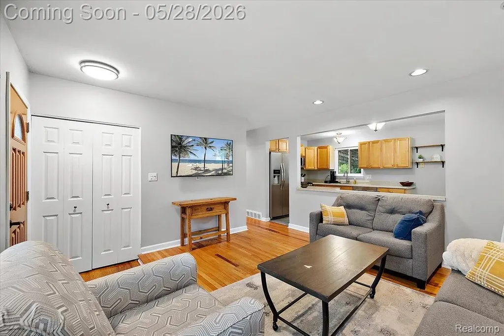 23015 Tuck Road Farmington Hills City MI 48336