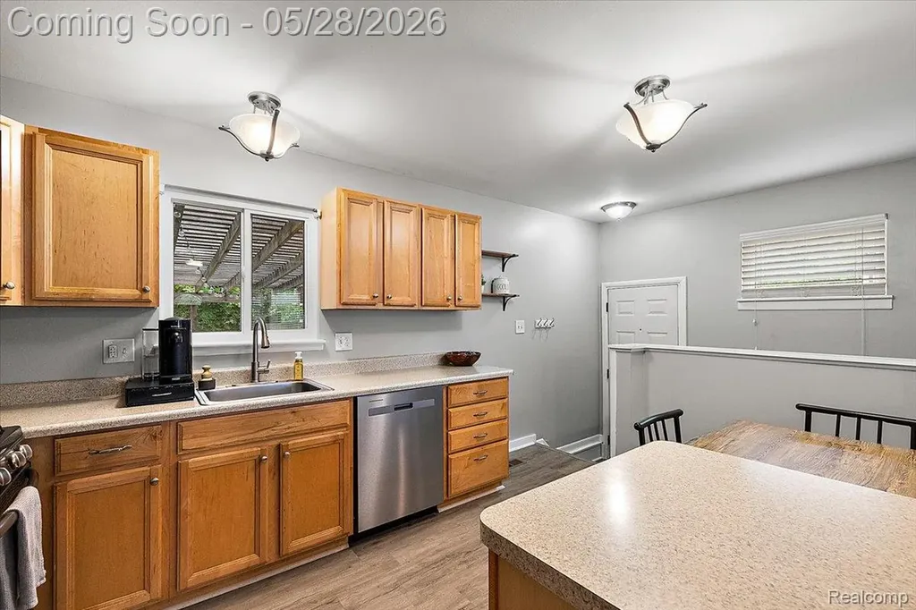 23015 Tuck Road Farmington Hills City MI 48336