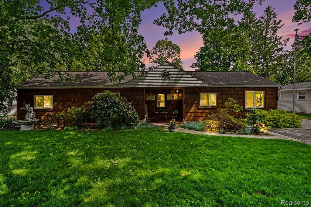 5830 Eldridge Drive Waterford Charter Township MI 48327