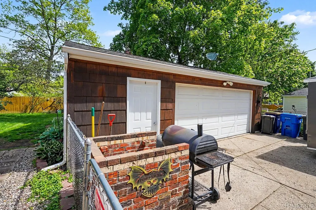 5830 Eldridge Drive Waterford Charter Township MI 48327