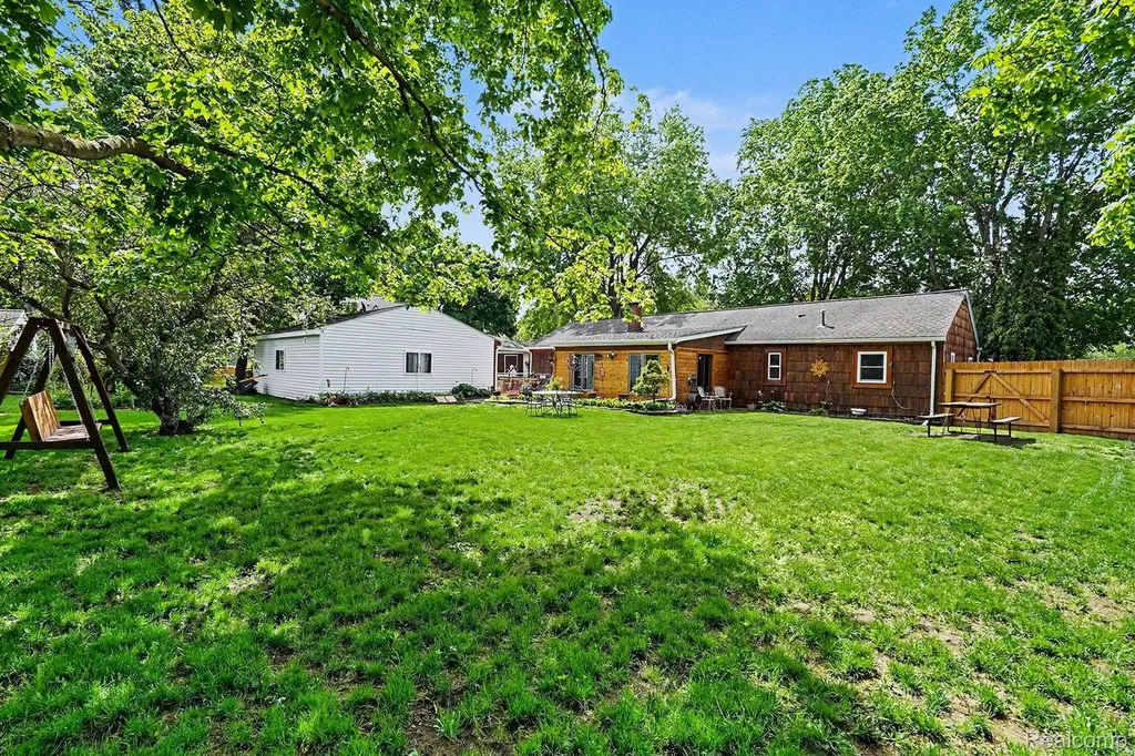 5830 Eldridge Drive Waterford Charter Township MI 48327