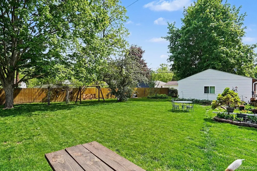 5830 Eldridge Drive Waterford Charter Township MI 48327