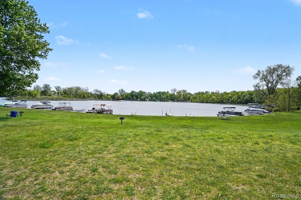 5830 Eldridge Drive Waterford Charter Township MI 48327